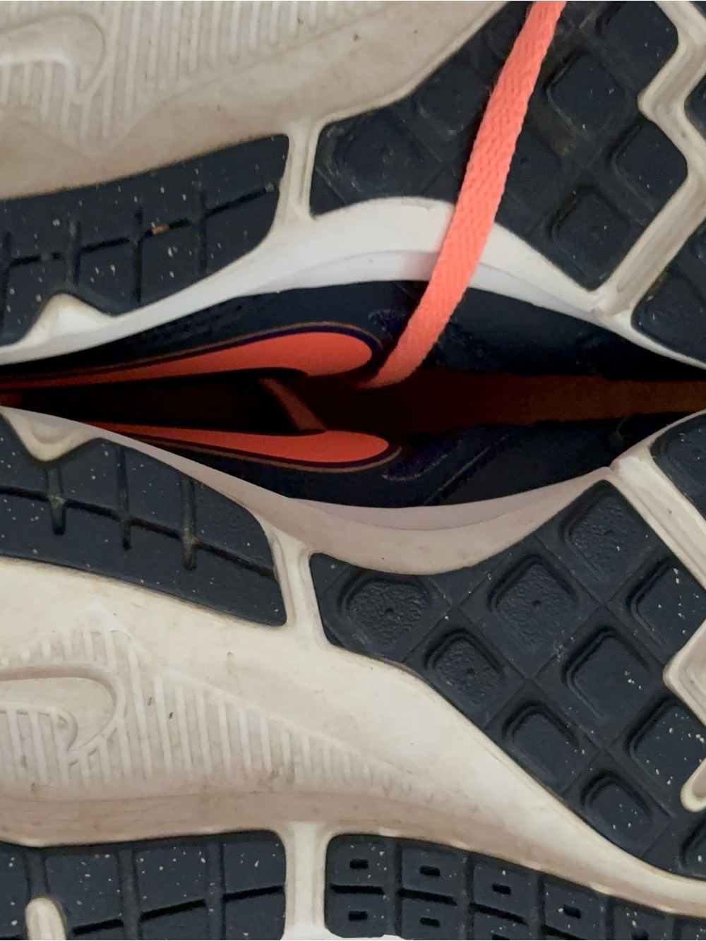 Nike Downshifter 6 Women's Running Shoe in Midnight Navy/ peach accents. Size 9 - Picture 5 of 6
